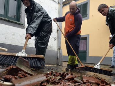 Açores: mau tempo causa inundações e quedas de árvores - TVI