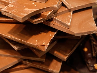 Português obriga Milka a produzir chocolate sem o último quadrado - TVI