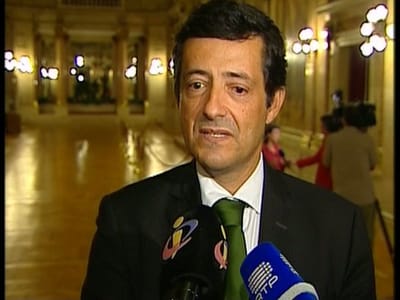 «PSD e CDS têm de dar sinais de abertura política» - TVI