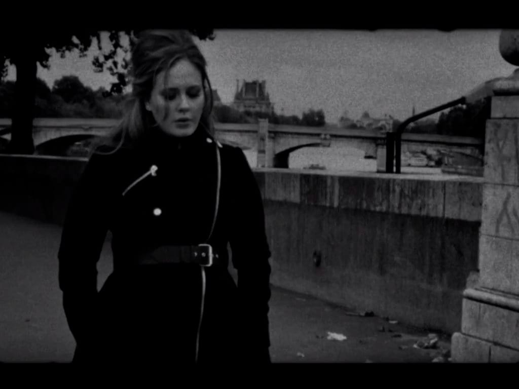 Adele no vídeo de «Someone Like You»