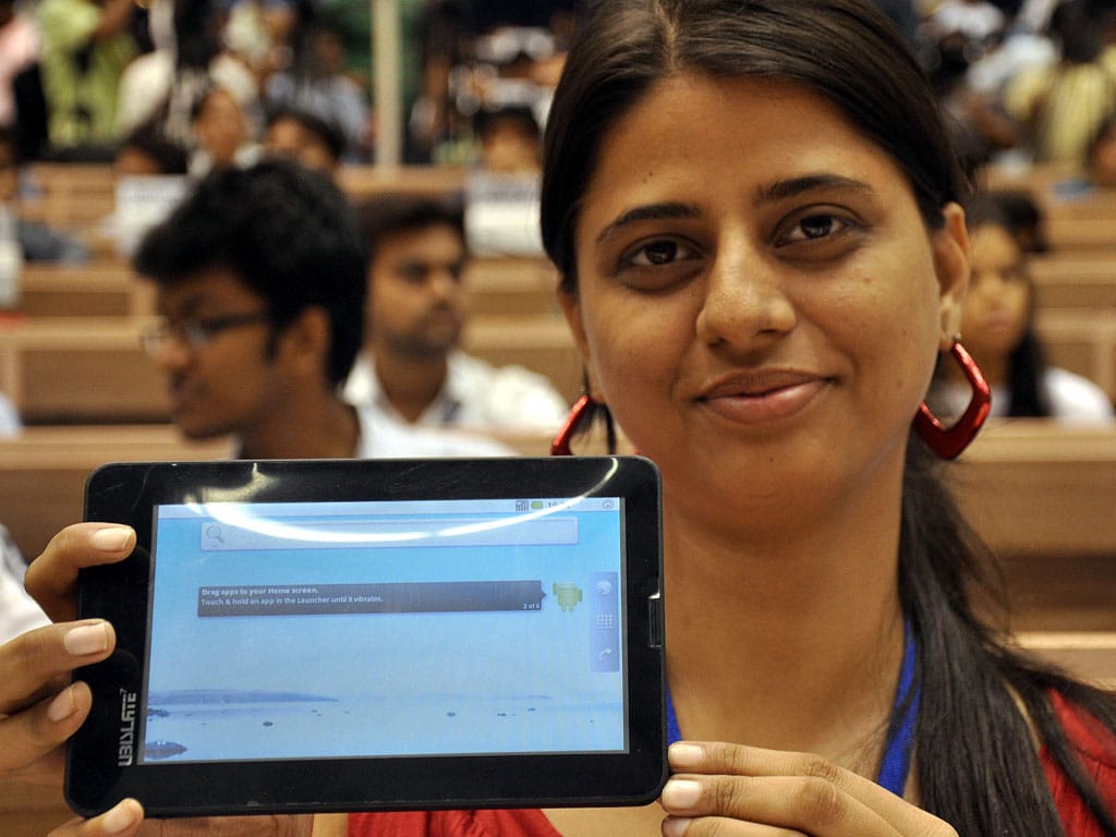 Índia lança um tablet «low cost» - EPA/STR