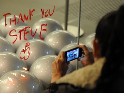 Fãs da Apple recordam Steve Jobs - TVI