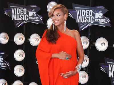 Beyoncé amamenta filha em público - TVI