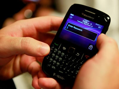 Blackberry dá 100 dólares em aplicações aos clientes - TVI