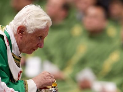 Bento XVI aceita demissão de bispo irlandês - TVI