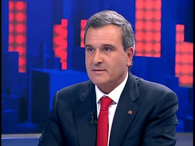 RTP: PSD e CDS chumbam pedido para ouvir Relvas - TVI