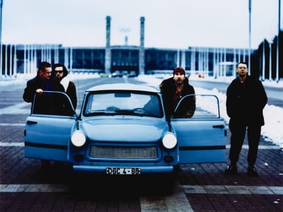 U2 regressam ao passado com a reedição de «Achtung Baby» - TVI