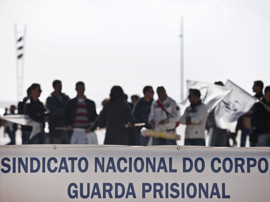 Guardas prisionais em vigília (Mário Cruz/Lusa)