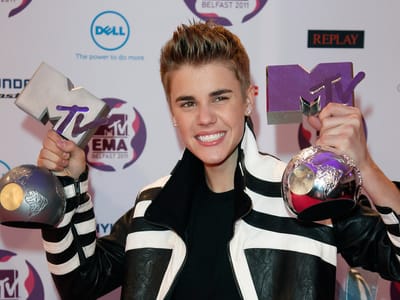 Justin Bieber investe em jogo do Facebook - TVI
