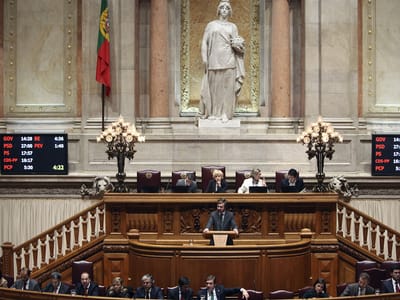 Rendas: revogação da lei chumbada, PSD admite ajustes - TVI