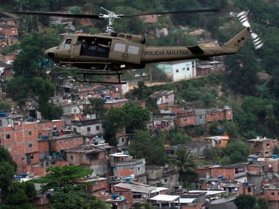 Dois mortos e 20 detidos em megaoperação nas favelas do Rio - TVI