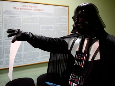 Darth Vader rouba cromos em loja de banda desenhada - TVI