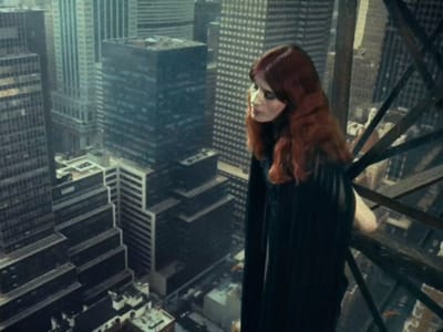Florence Welch cai de arranha-céus em novo video - TVI