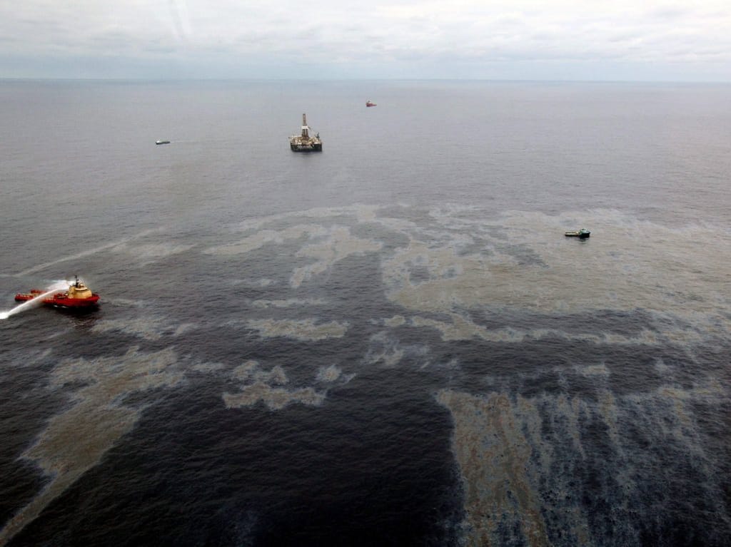 Derrame de petróleo no Rio de Janeiro ( EPA/ROGERIO SANTANA)