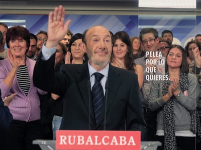 Líder do PSOE afasta resgate financeiro a Espanha - TVI