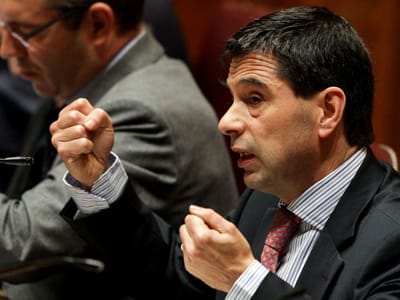 Gaspar nega revisão salarial da função pública em 2012 - TVI