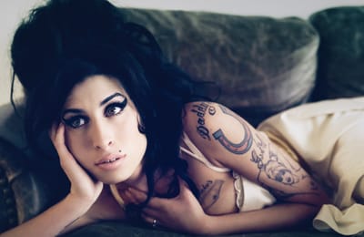 Vestidos de Amy Winehouse roubados - TVI