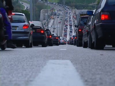Portagens: Estradas de Portugal presta esclarecimentos na fronteira - TVI