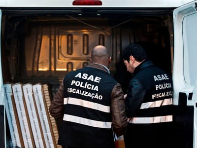 ASAE apreende quatro toneladas de alimentos em Aveiro por falta de condições de armazenamento - TVI