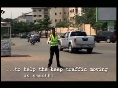 Polícia dança para animar o trânsito - TVI