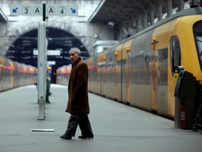 Doente sem mobilidade impedido de viajar de comboio com 'scooter' elétrica - TVI