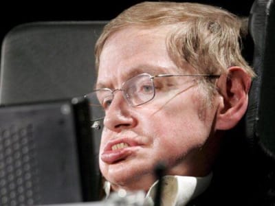 Stephen Hawking quer enviar mini nave para sistema extrassolar - TVI