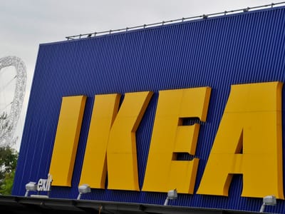 Homem ameaça seguranças do IKEA Alfragide com arma de fogo - TVI