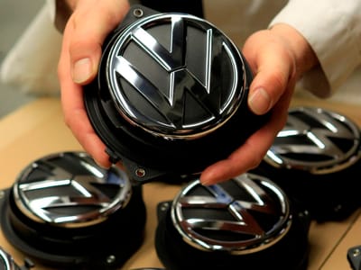 Volkswagen envolvida em escândalo por enganar regulador - TVI