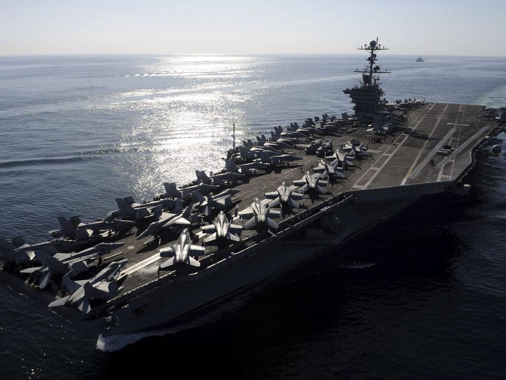 Porta-aviões norte-americano USS John C. Stennis (REUTERS/Jo Yong-Hak)