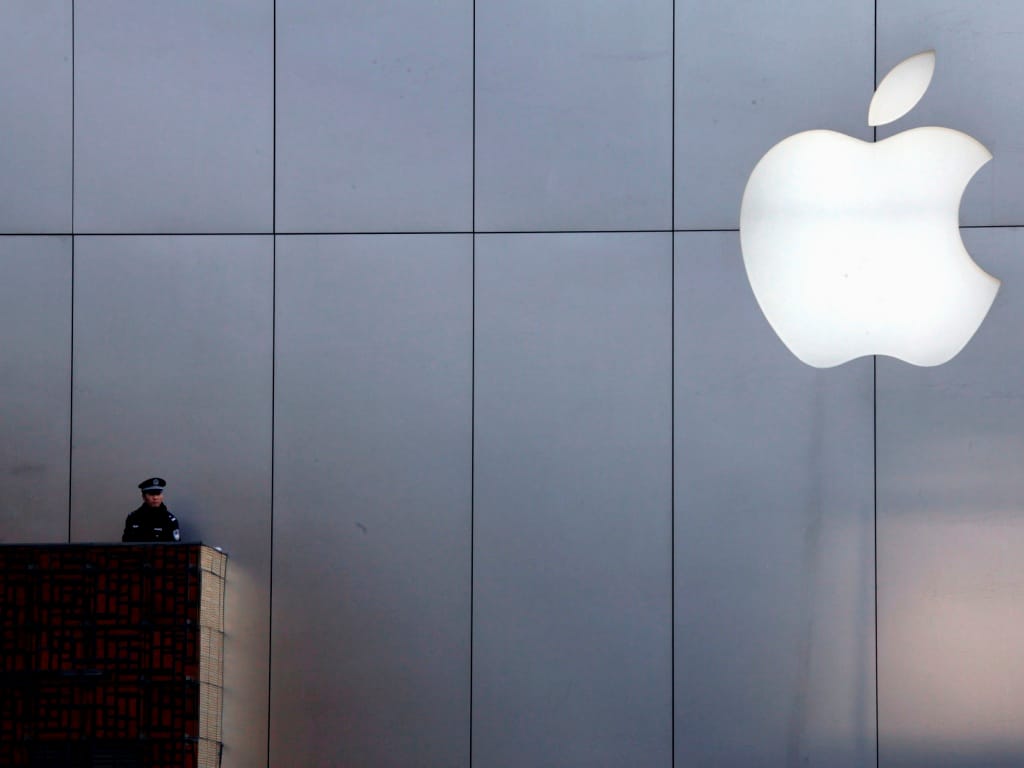 Violência leva Apple a suspender vendas do iPhone (Reuters)