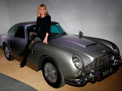 Carros de James Bond em exposição nos 50 anos de 007 - TVI