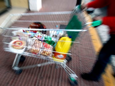 Greve nos supermercados: "Temos despedimentos encapotados" - TVI
