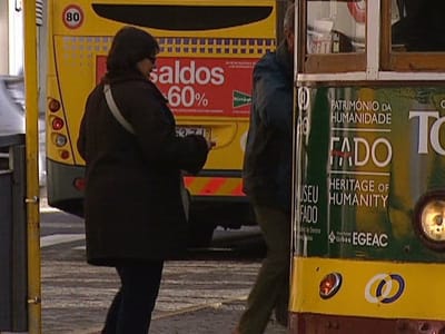 Autocarros da Carris apedrejados em Lisboa - TVI