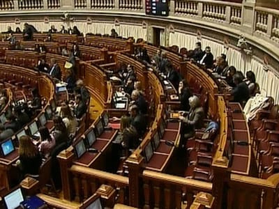 Maioria discorda de petições contra a extinção de freguesias - TVI