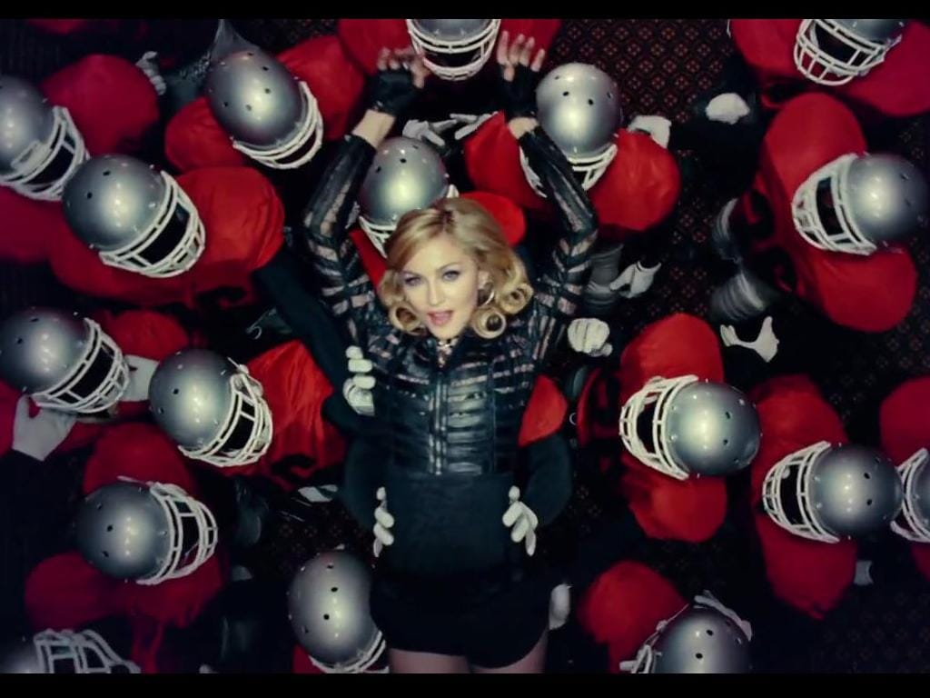 Madonna «Give Me All Your Luvin`»