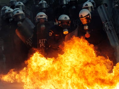 Protestos na Grécia: Atenas a ferro e fogo - TVI
