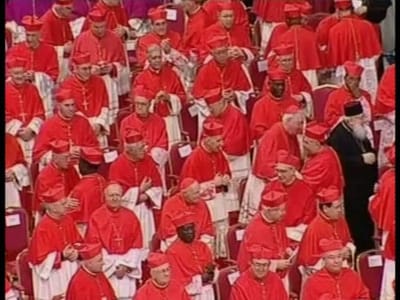 Falso bispo apanhado entre cardeais que preparam conclave - TVI
