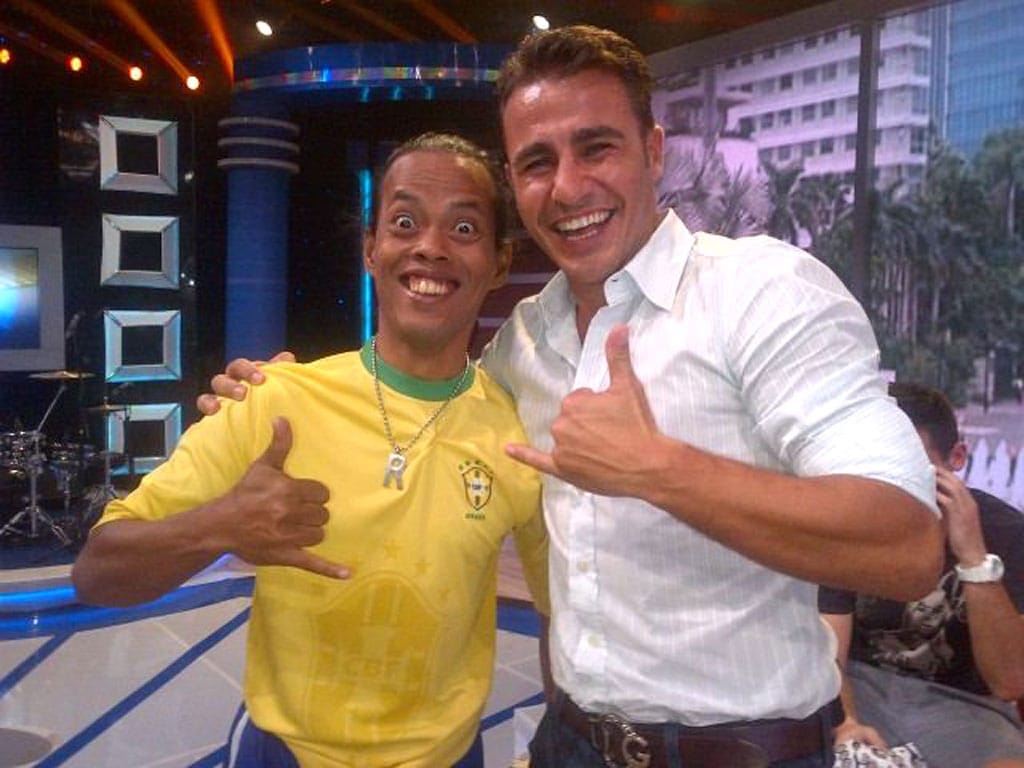 Cannavaro e um sósia de Ronaldinho