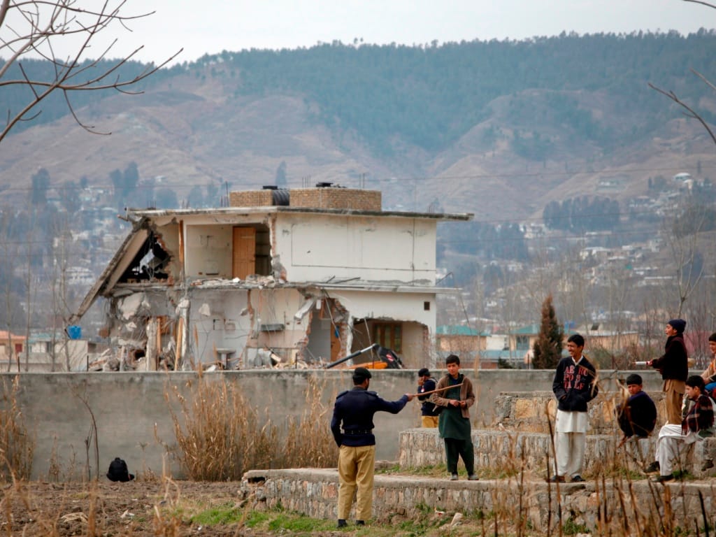 Casa de Bin Laden começa a ser demolida (REUTERS)