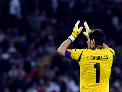 Piqué provoca Casillas: «Quantas vezes foste buscar a bola ao fundo da baliza» - TVI