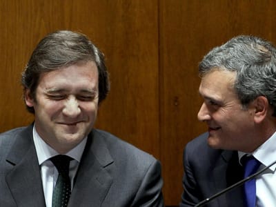 PM mantém confiança em Relvas e Júlio Pereira - TVI