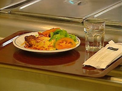 Universidade baixa preço das refeições na cantina - TVI