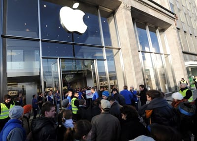 iPad3 chega às lojas: milhares esperam horas a fio - TVI