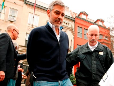 Clooney libertado após fiança de 100 dólares - TVI