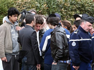 Caça ao homem em França após tiroteio em escola - TVI