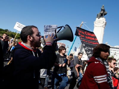Marcha «ilegal» de alunos do secundário no Porto - TVI
