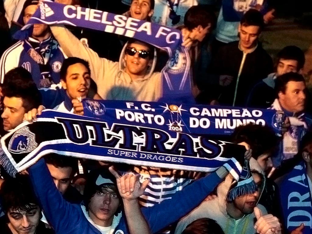 Adeptos do FC Porto chegam ao est·dio da Luz (LUSA)