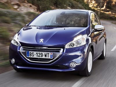 Peugeot Citroen: 300 lusodescendentes afetados - TVI