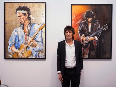 Guitarrista dos Rolling Stones expõe obras de arte - TVI