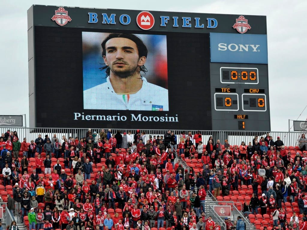 Mundo do futebol homenageia Morosini: em Toronto